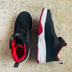 NWOT Kids Jordan Court Connect Low Tops